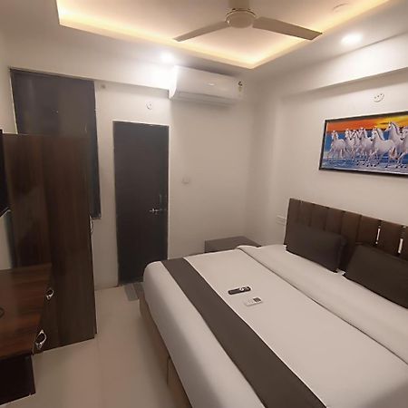 Hotel Kiwi Inn Vijaynagar Scheme 78 Indore Bagian luar foto