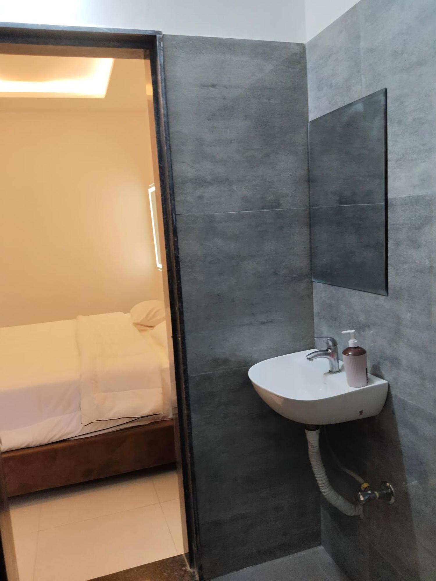Hotel Kiwi Inn Vijaynagar Scheme 78 Indore Bagian luar foto