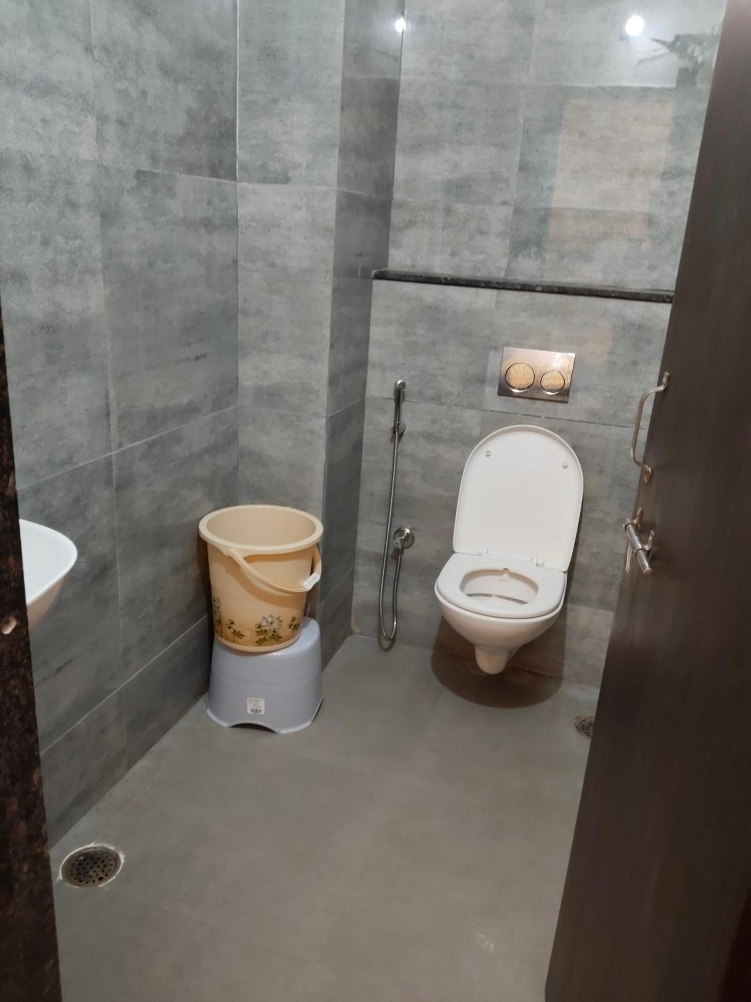 Hotel Kiwi Inn Vijaynagar Scheme 78 Indore Bagian luar foto
