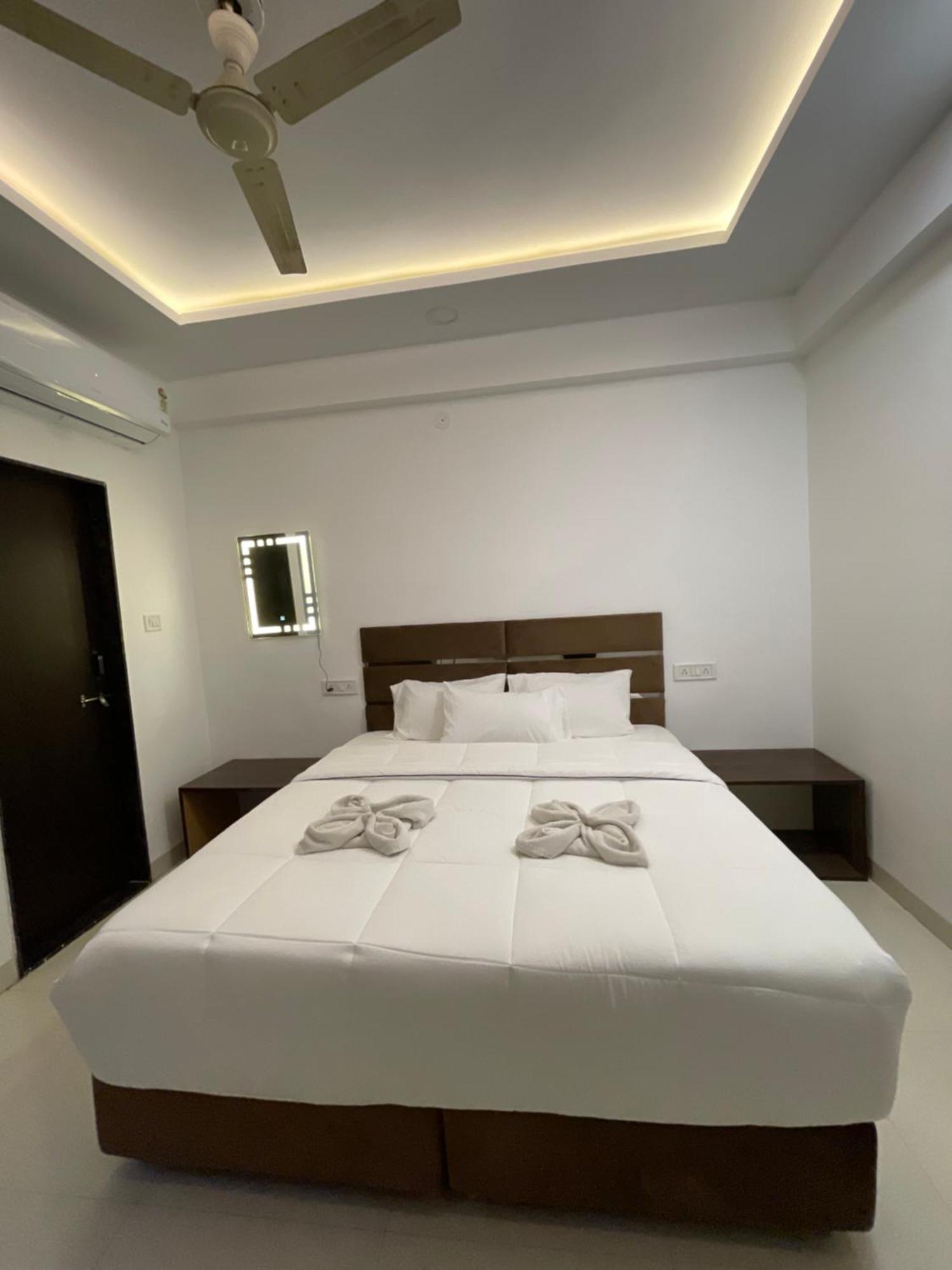 Hotel Kiwi Inn Vijaynagar Scheme 78 Indore Bagian luar foto