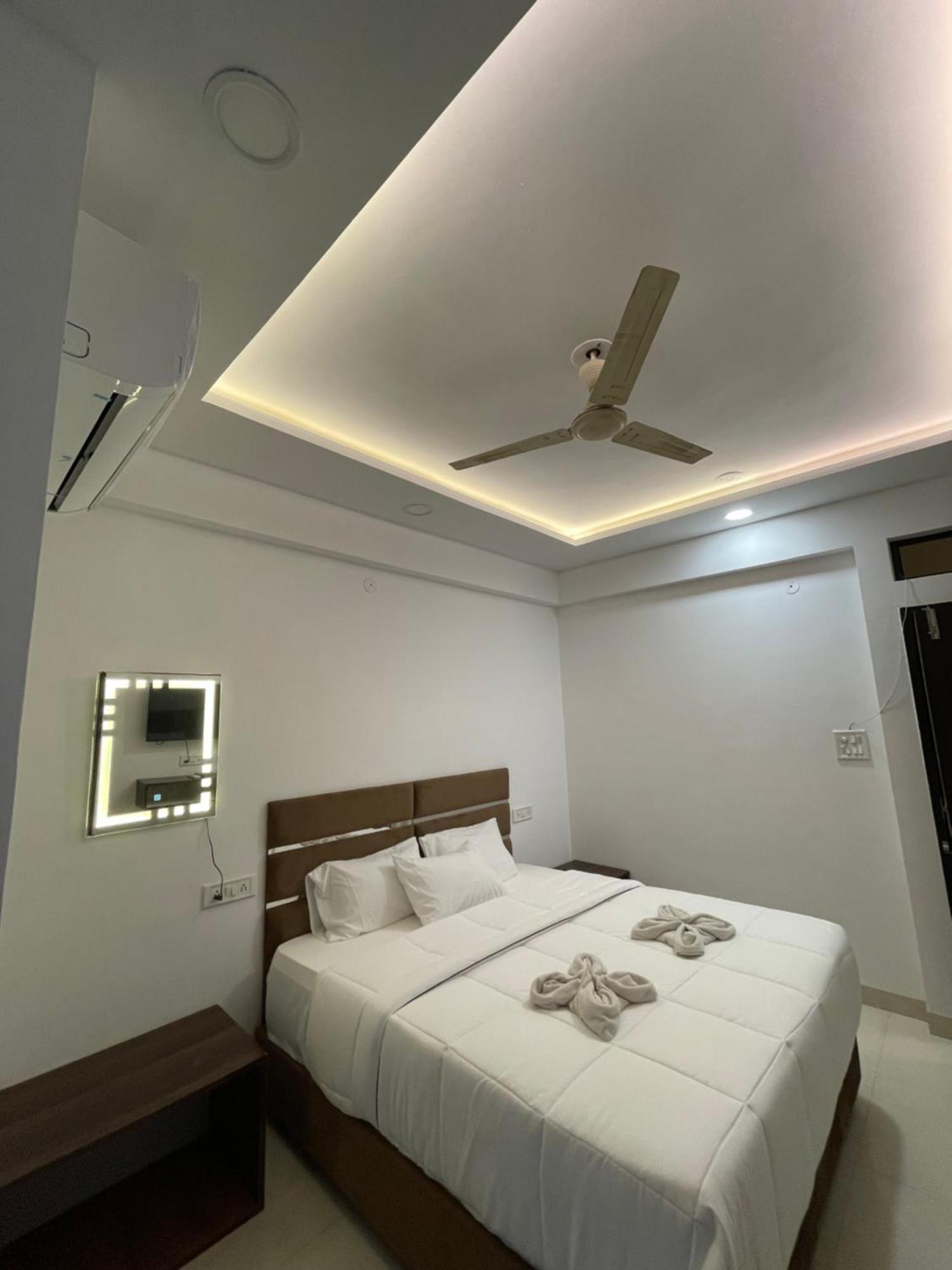 Hotel Kiwi Inn Vijaynagar Scheme 78 Indore Bagian luar foto