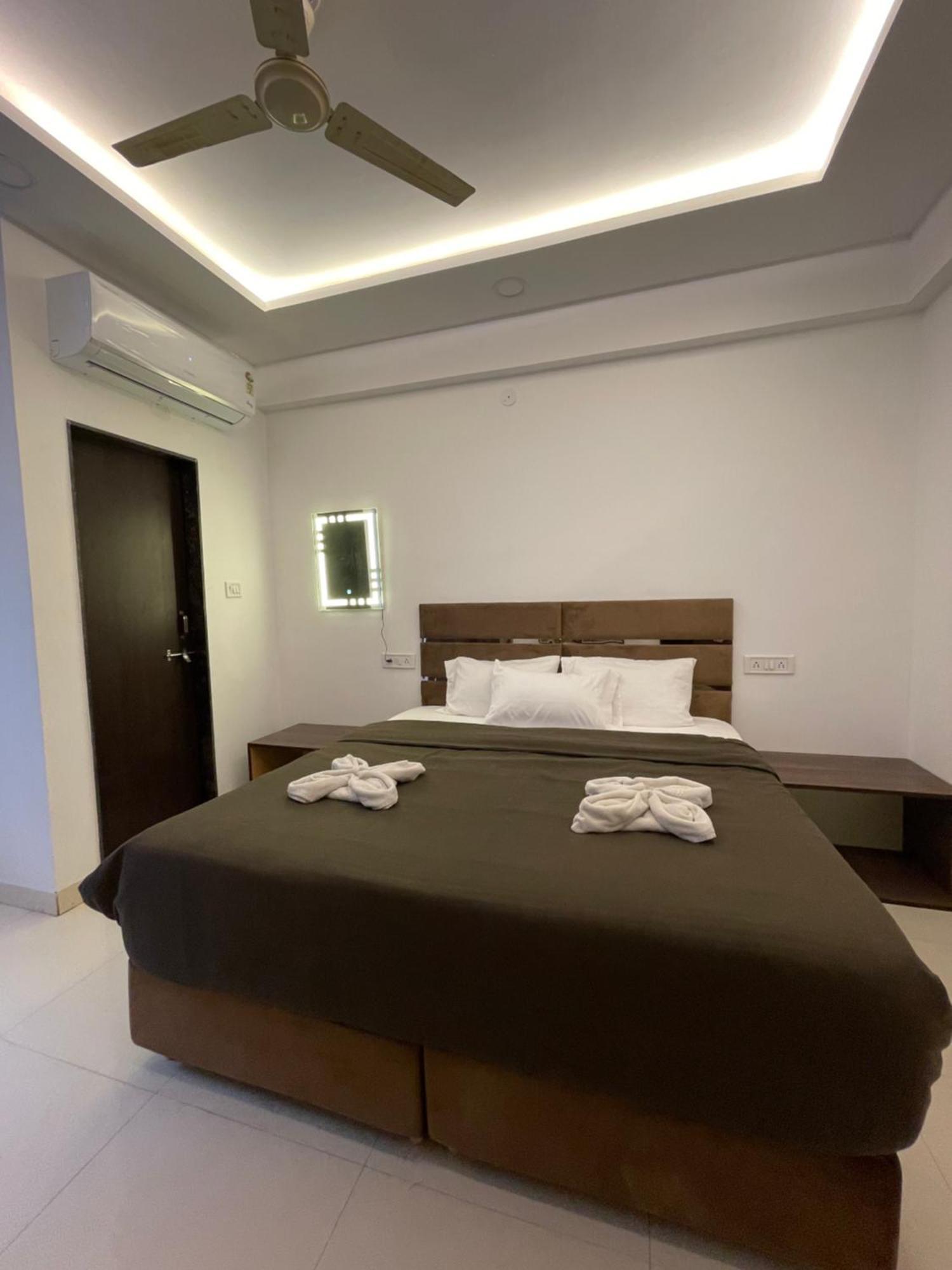 Hotel Kiwi Inn Vijaynagar Scheme 78 Indore Bagian luar foto