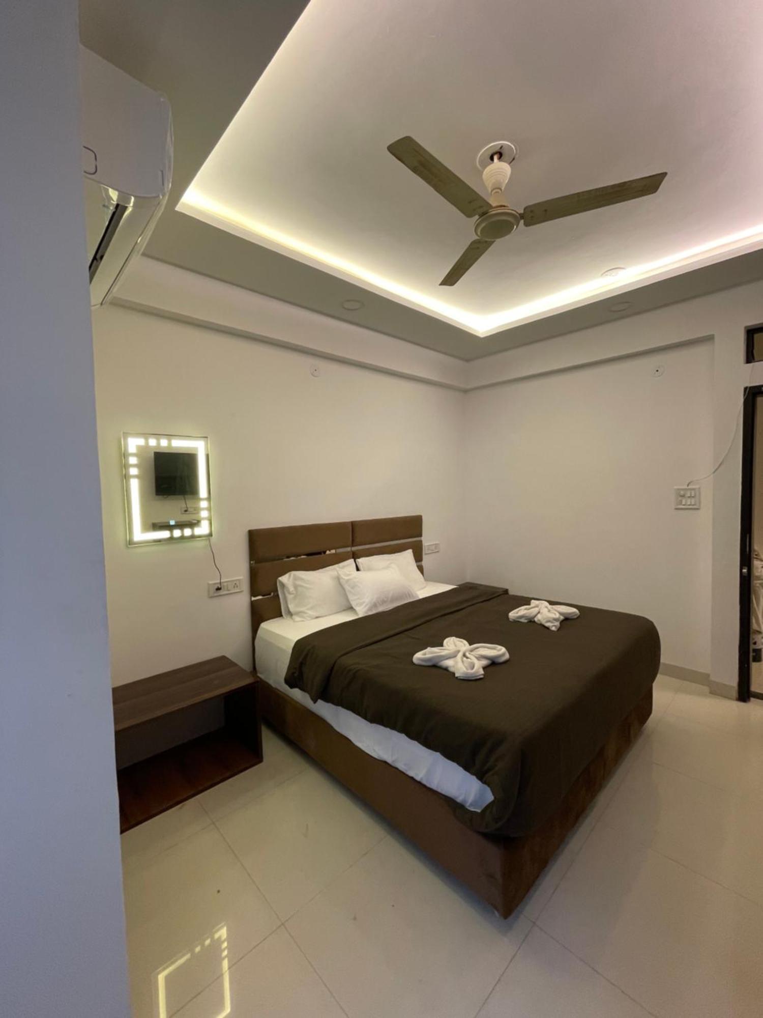 Hotel Kiwi Inn Vijaynagar Scheme 78 Indore Bagian luar foto