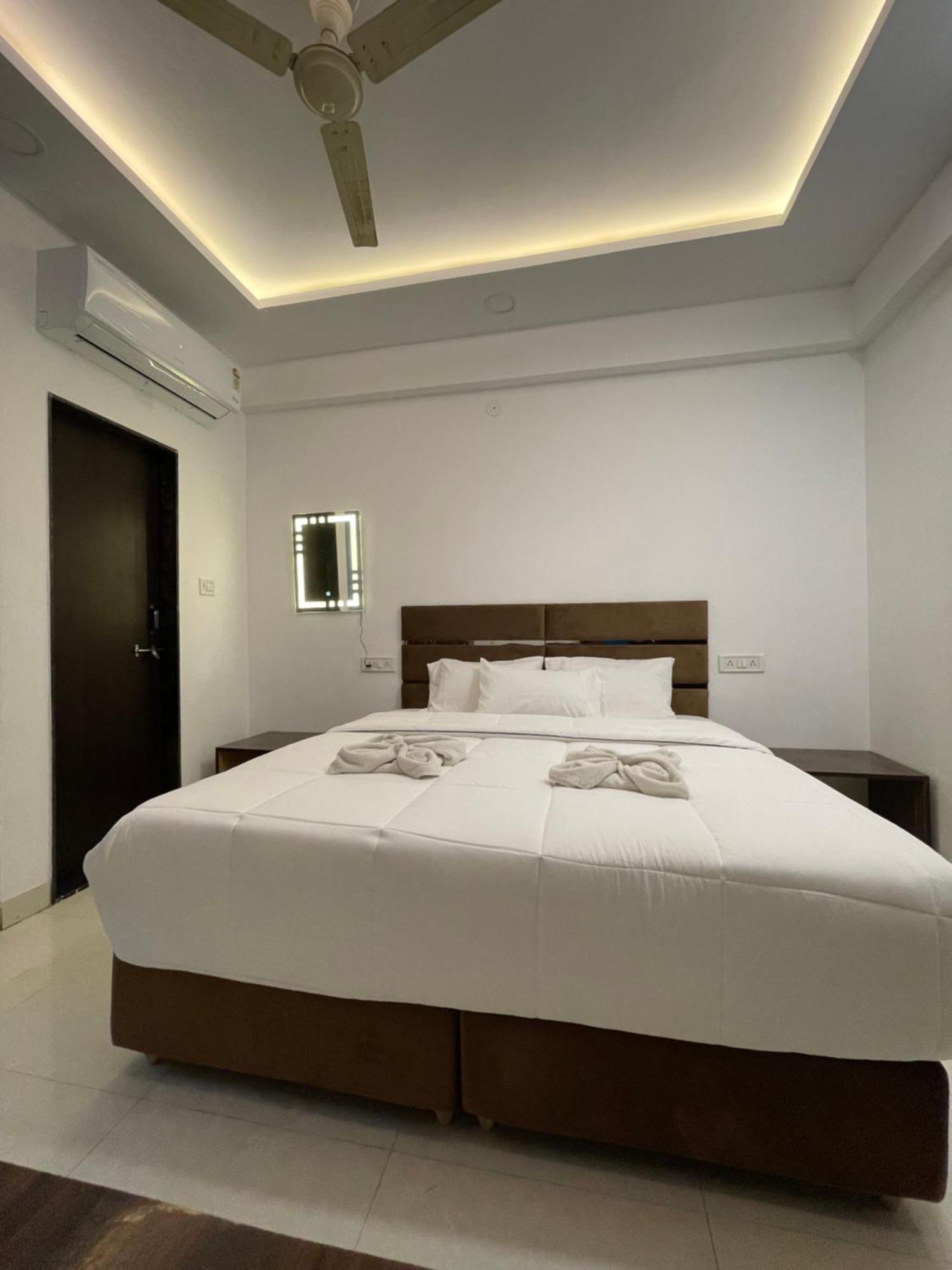Hotel Kiwi Inn Vijaynagar Scheme 78 Indore Bagian luar foto