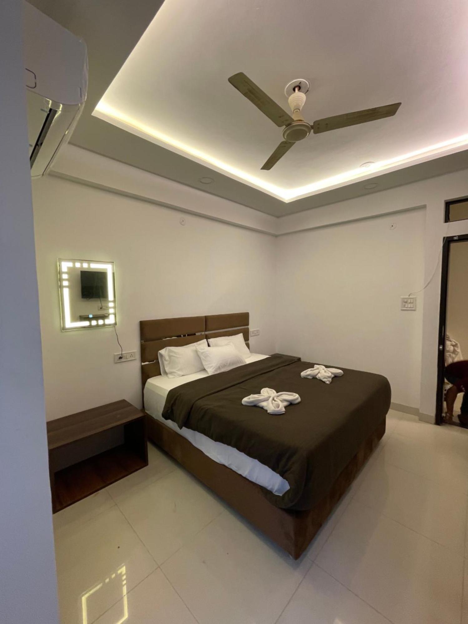 Hotel Kiwi Inn Vijaynagar Scheme 78 Indore Bagian luar foto