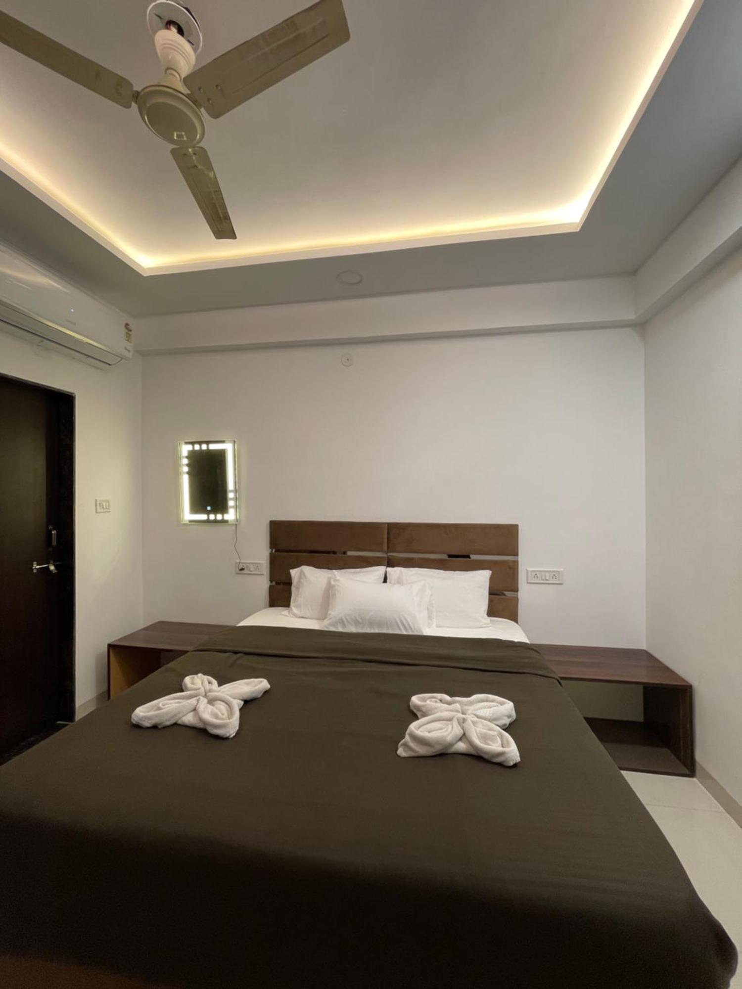 Hotel Kiwi Inn Vijaynagar Scheme 78 Indore Bagian luar foto