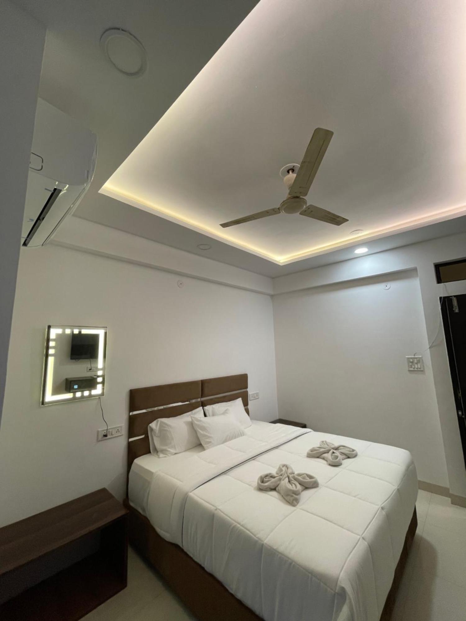 Hotel Kiwi Inn Vijaynagar Scheme 78 Indore Bagian luar foto