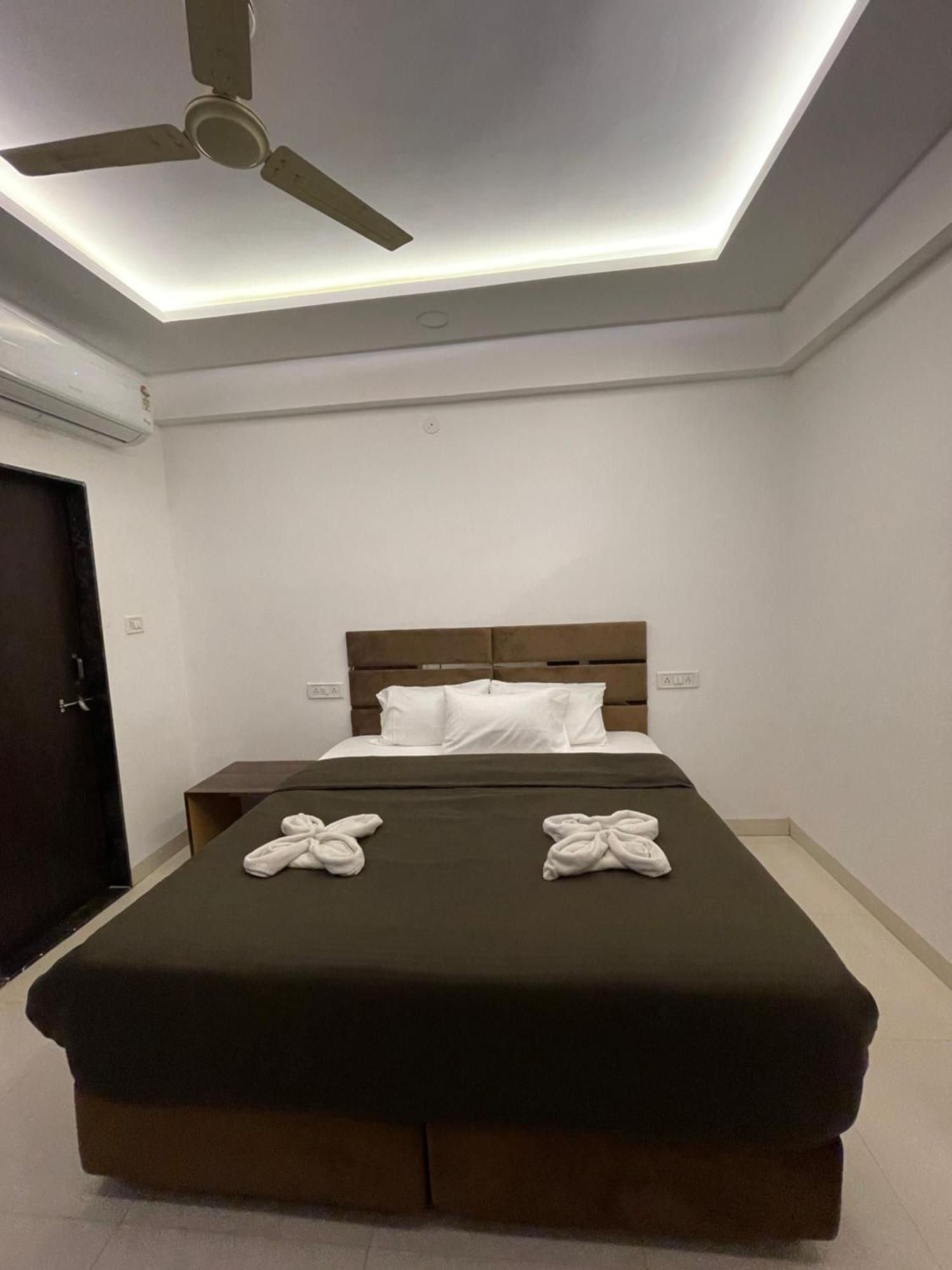 Hotel Kiwi Inn Vijaynagar Scheme 78 Indore Bagian luar foto