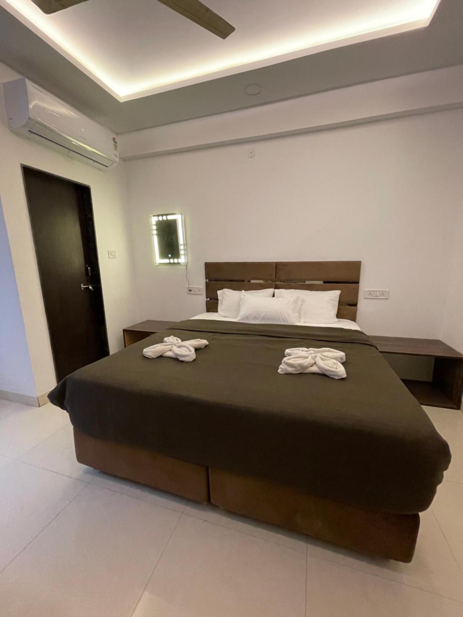 Hotel Kiwi Inn Vijaynagar Scheme 78 Indore Bagian luar foto