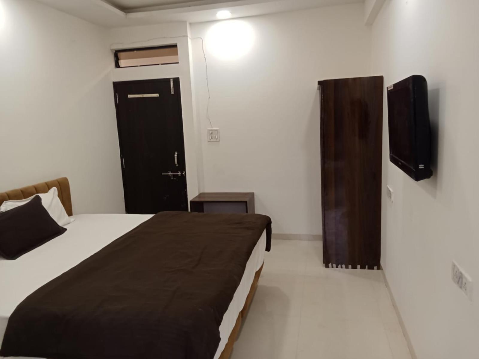 Hotel Kiwi Inn Vijaynagar Scheme 78 Indore Bagian luar foto