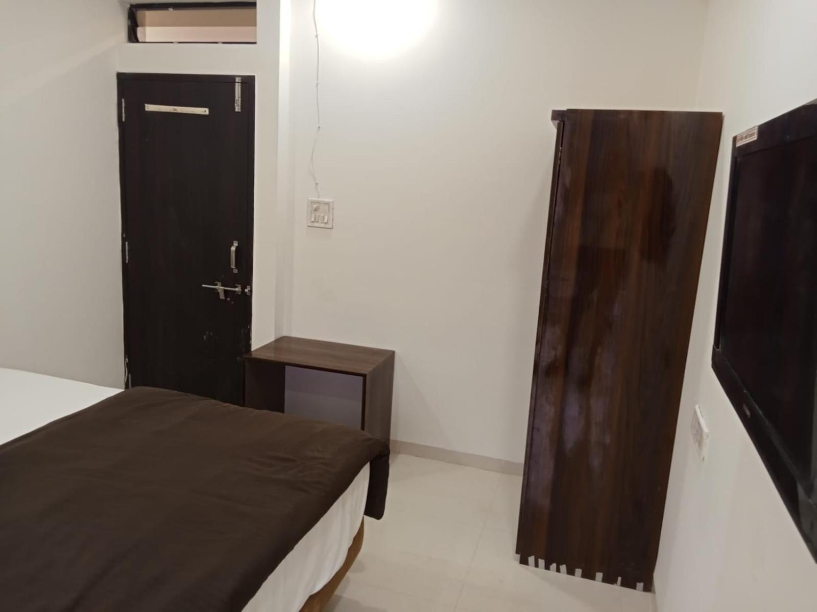 Hotel Kiwi Inn Vijaynagar Scheme 78 Indore Bagian luar foto