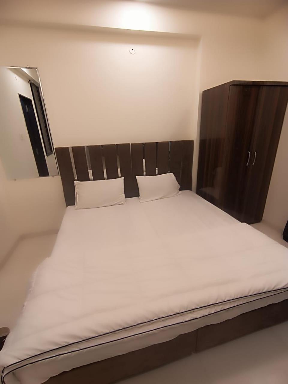 Hotel Kiwi Inn Vijaynagar Scheme 78 Indore Bagian luar foto