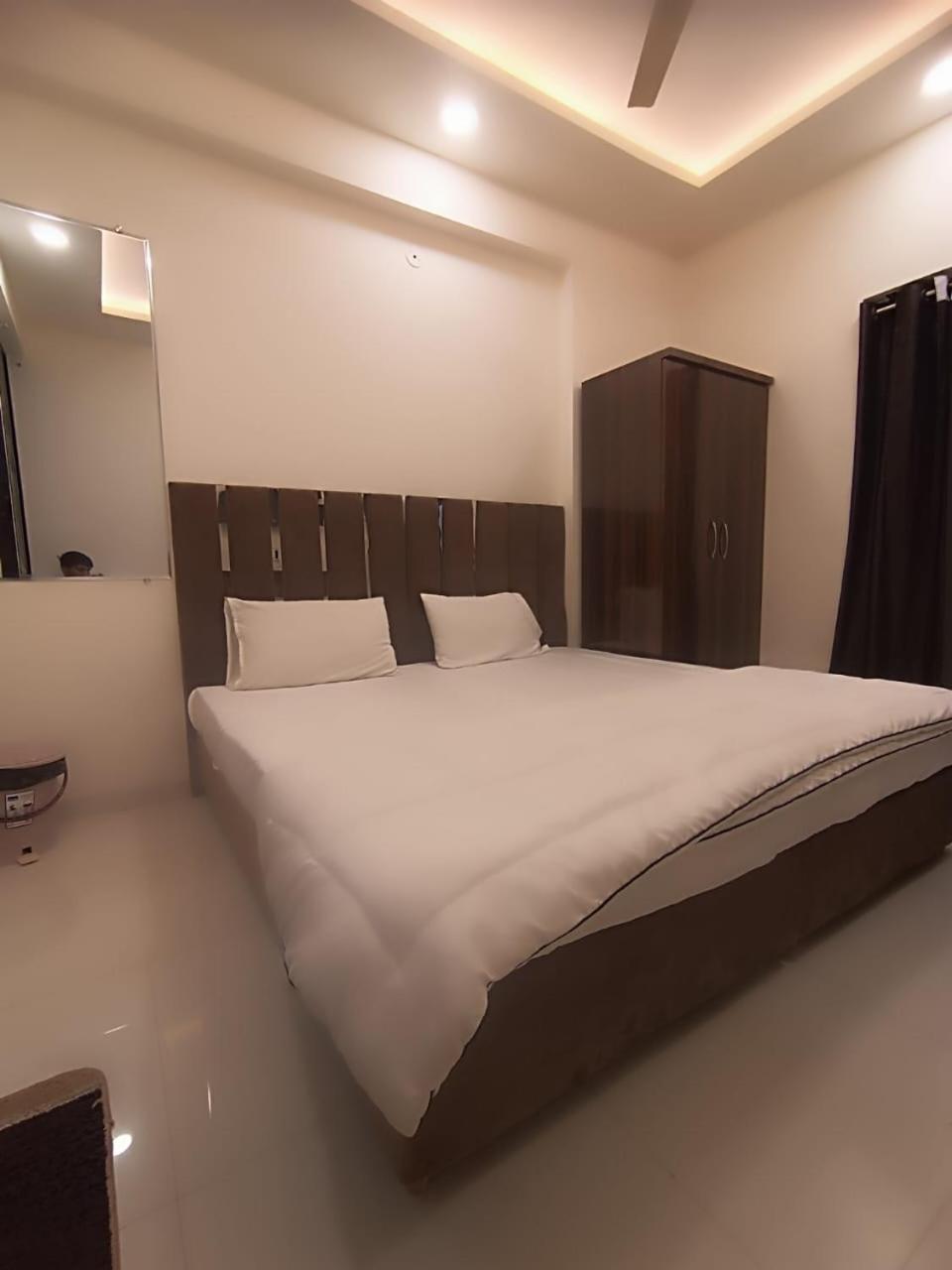 Hotel Kiwi Inn Vijaynagar Scheme 78 Indore Bagian luar foto