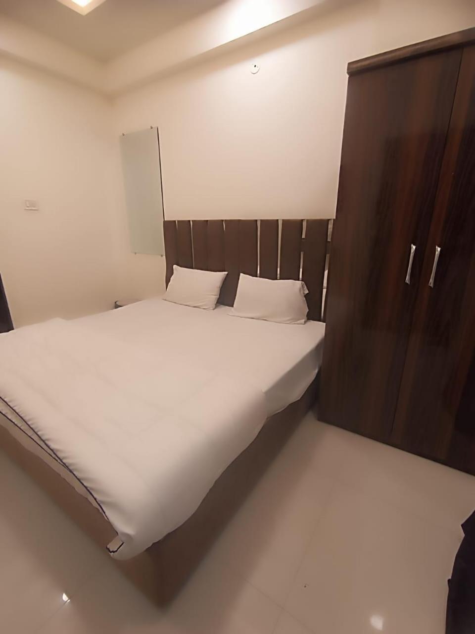 Hotel Kiwi Inn Vijaynagar Scheme 78 Indore Bagian luar foto