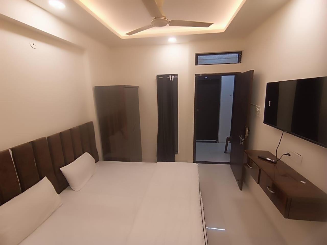 Hotel Kiwi Inn Vijaynagar Scheme 78 Indore Bagian luar foto