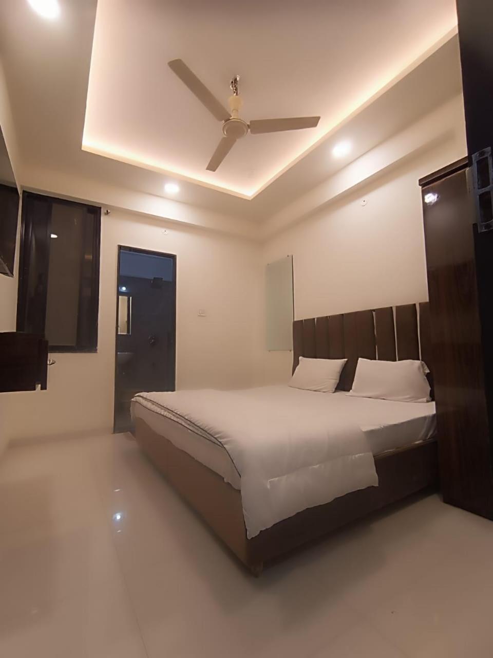 Hotel Kiwi Inn Vijaynagar Scheme 78 Indore Bagian luar foto
