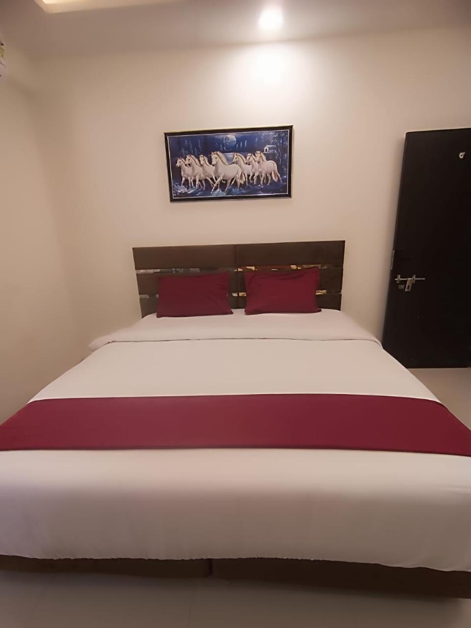 Hotel Kiwi Inn Vijaynagar Scheme 78 Indore Bagian luar foto