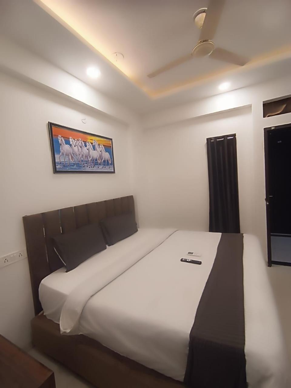 Hotel Kiwi Inn Vijaynagar Scheme 78 Indore Bagian luar foto
