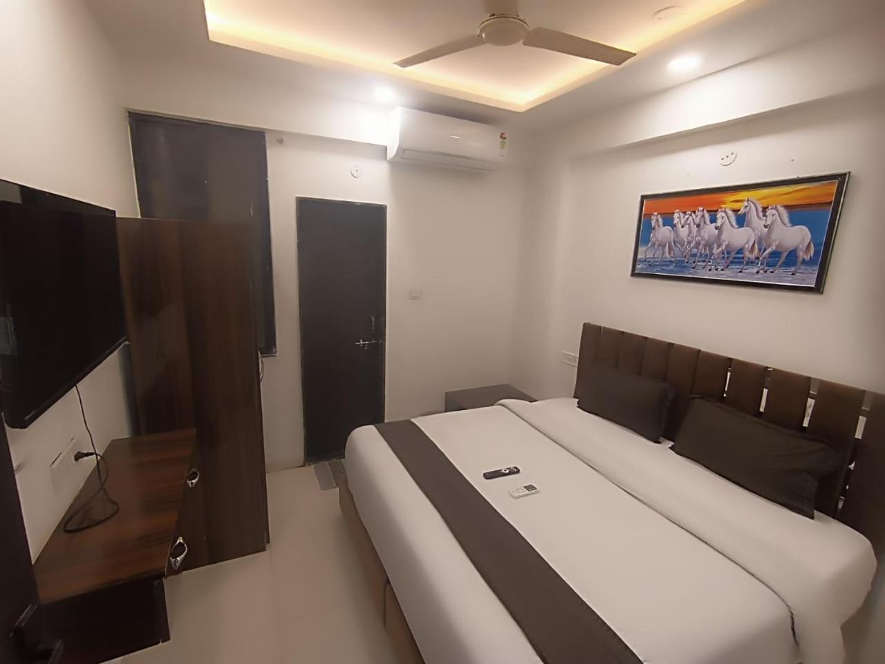 Hotel Kiwi Inn Vijaynagar Scheme 78 Indore Bagian luar foto