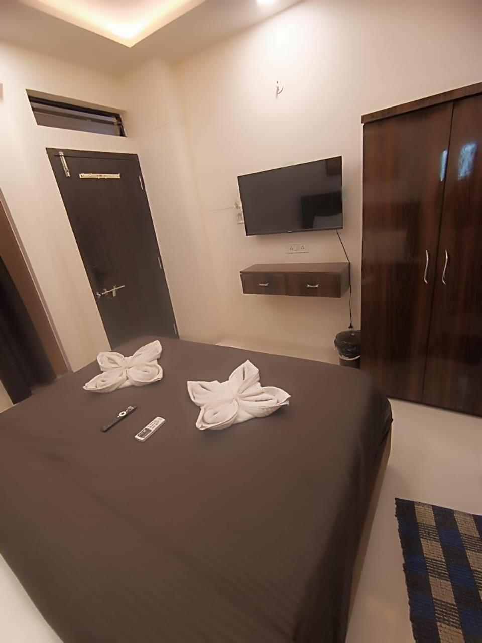 Hotel Kiwi Inn Vijaynagar Scheme 78 Indore Bagian luar foto
