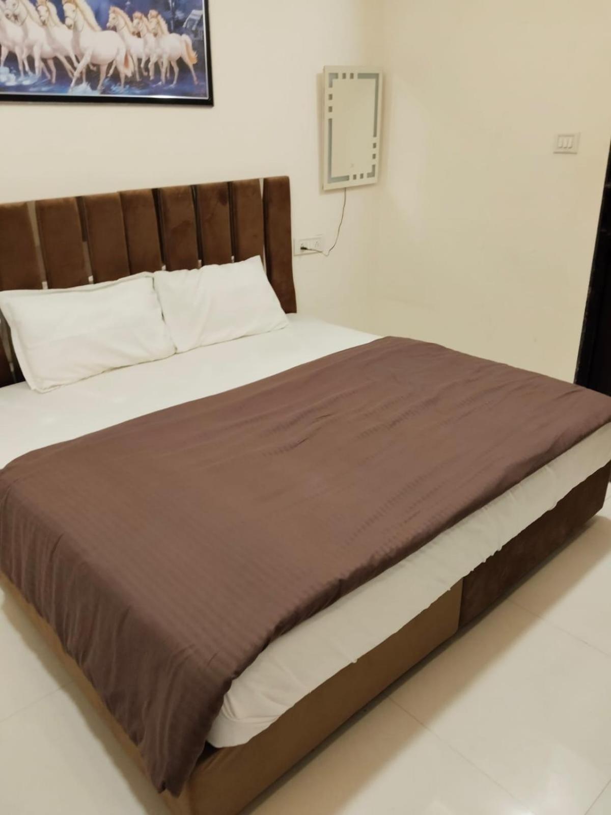 Hotel Kiwi Inn Vijaynagar Scheme 78 Indore Bagian luar foto