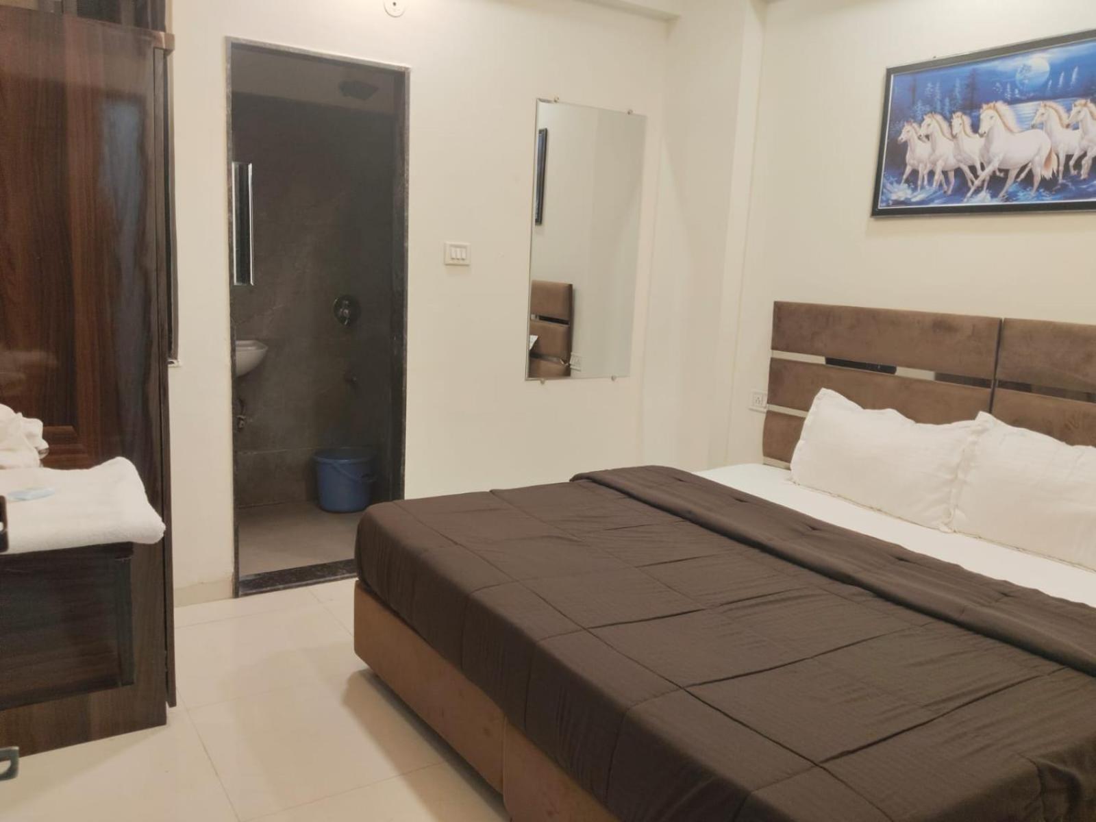 Hotel Kiwi Inn Vijaynagar Scheme 78 Indore Bagian luar foto
