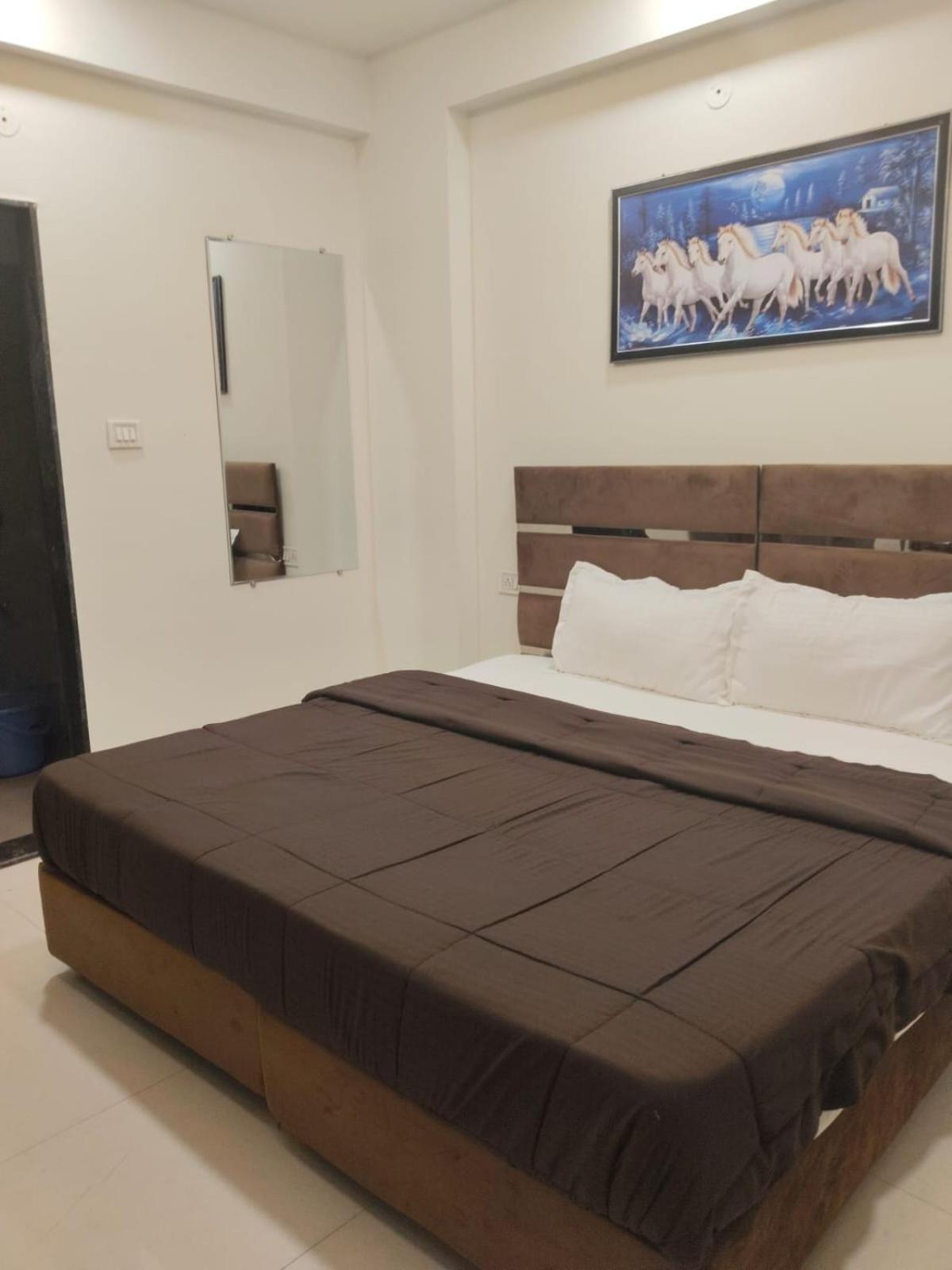 Hotel Kiwi Inn Vijaynagar Scheme 78 Indore Bagian luar foto